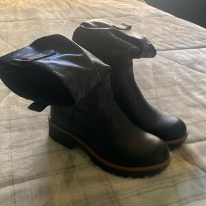 Women’s Black Pull Tab Lug Sole Round Toe Slouch Boot